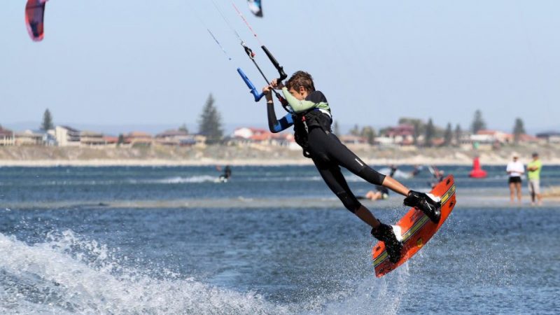 Kite-Surfing Kite-Surfing